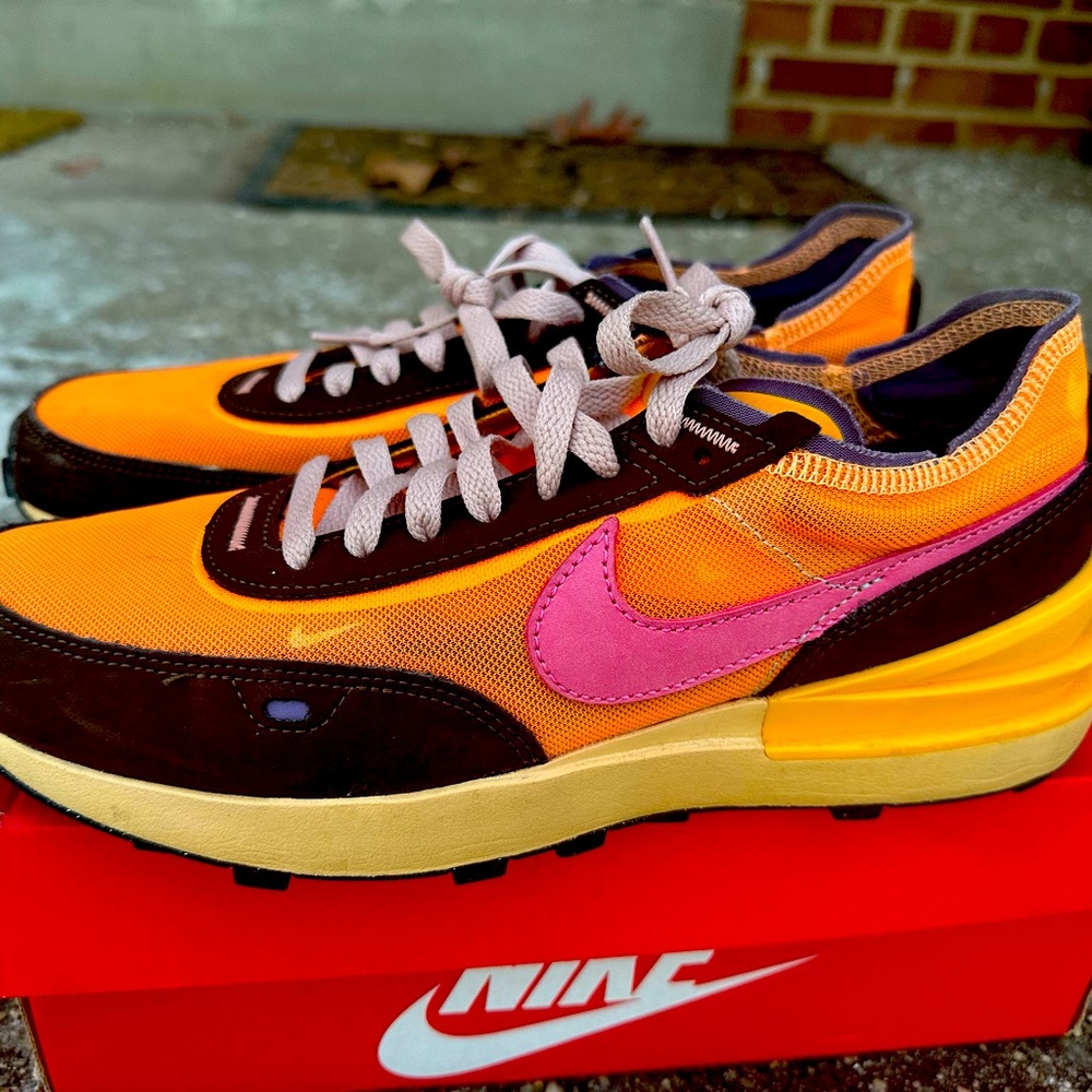 Nike Waffles
Size 9